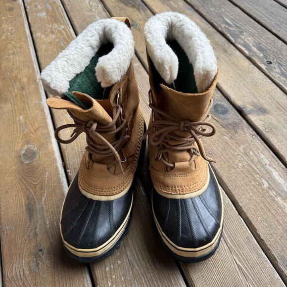 Sorel Shoes - EUC Sorel Caribou Tan and Black Lace Up Waterproof Leather Boots in Women's 9
